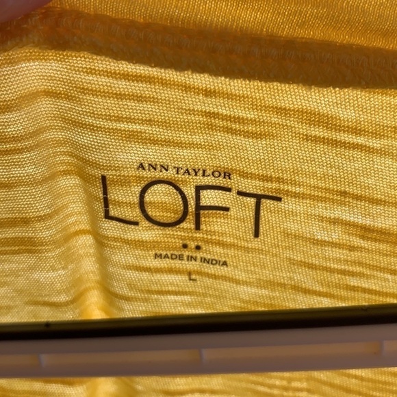 Women’s top - 4 for $20 - Picture 2 of 4